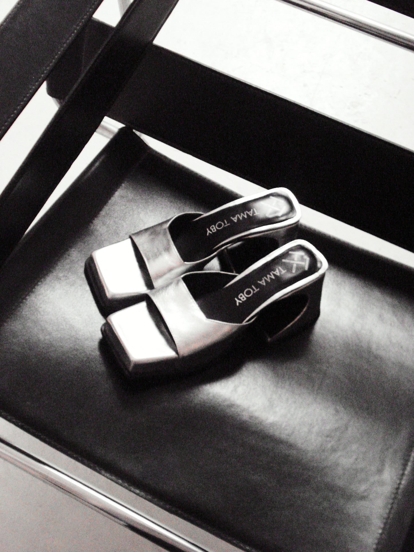 SILVER GIGI SLIDE.
