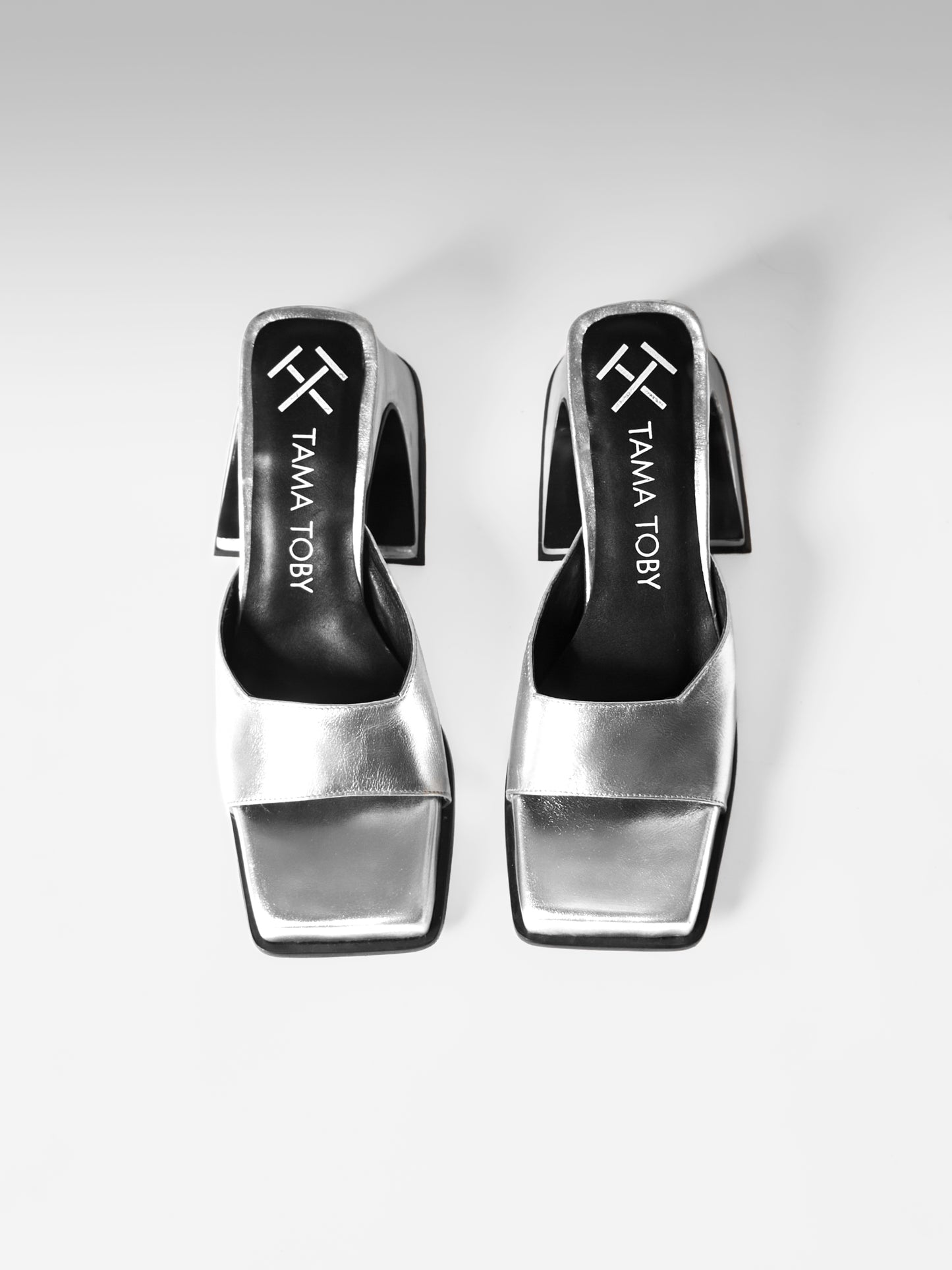 SILVER GIGI SLIDE.