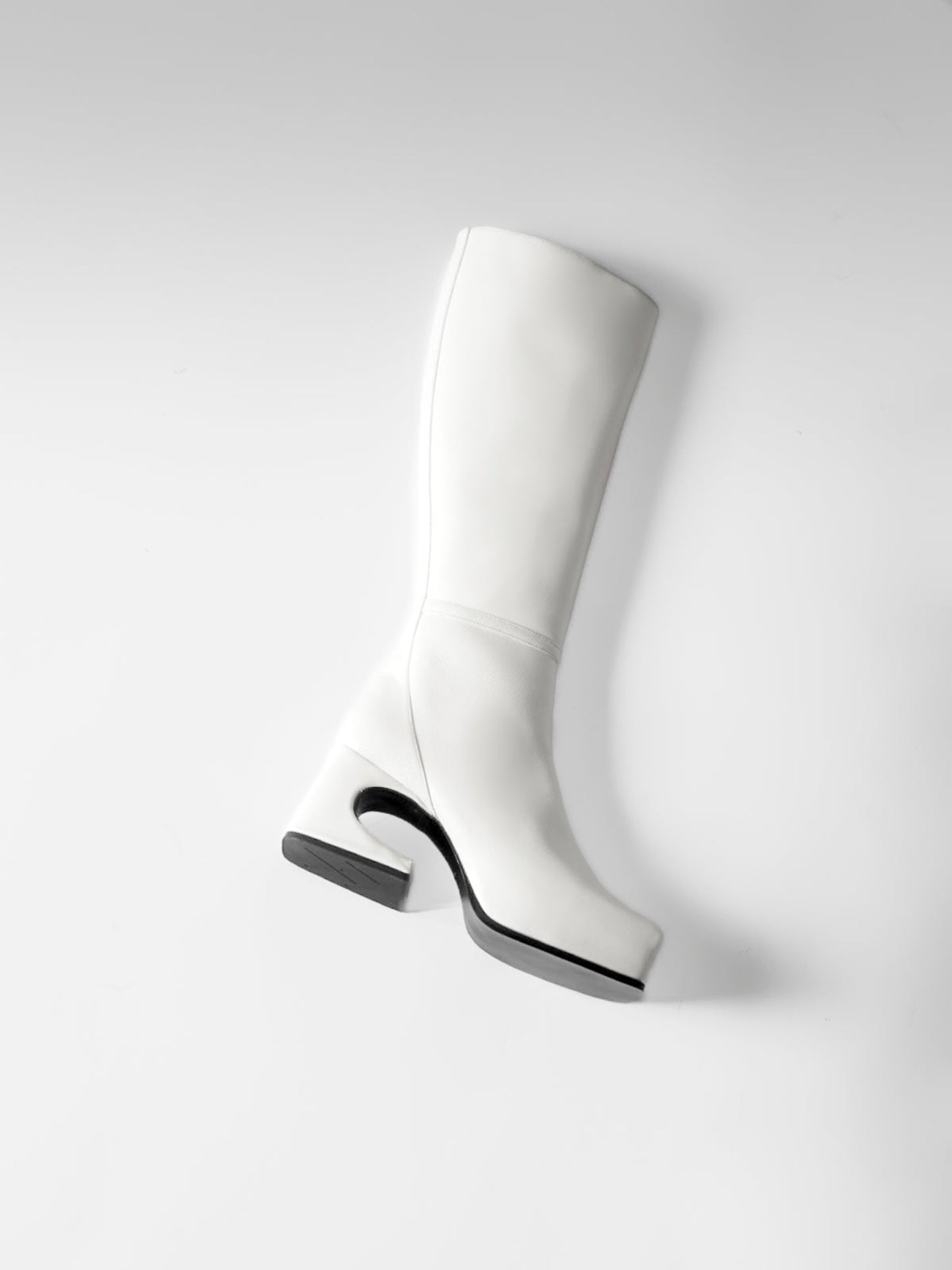 Coca White Roxy Boy Boots