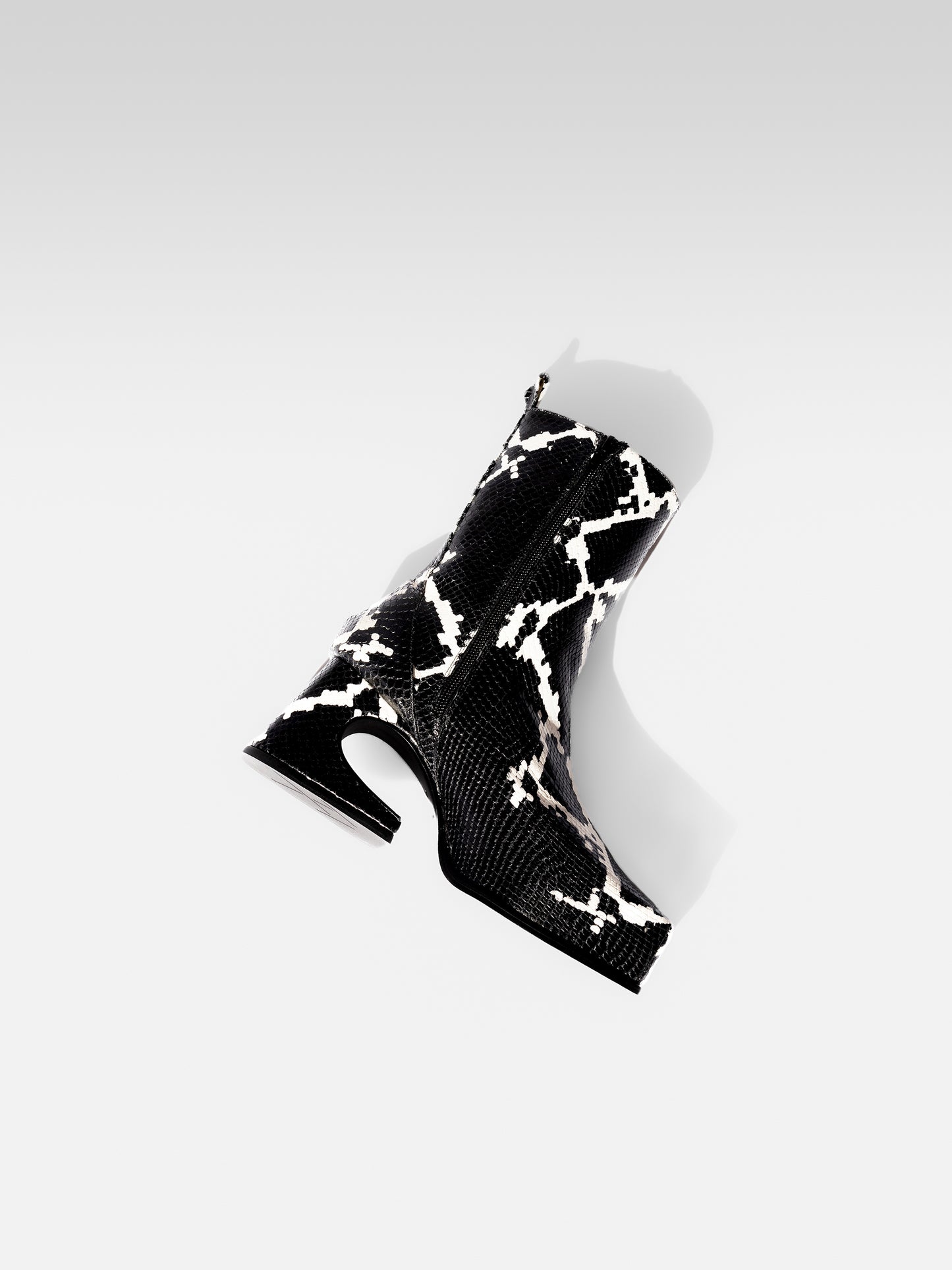 Black Snow Roxy Boots
