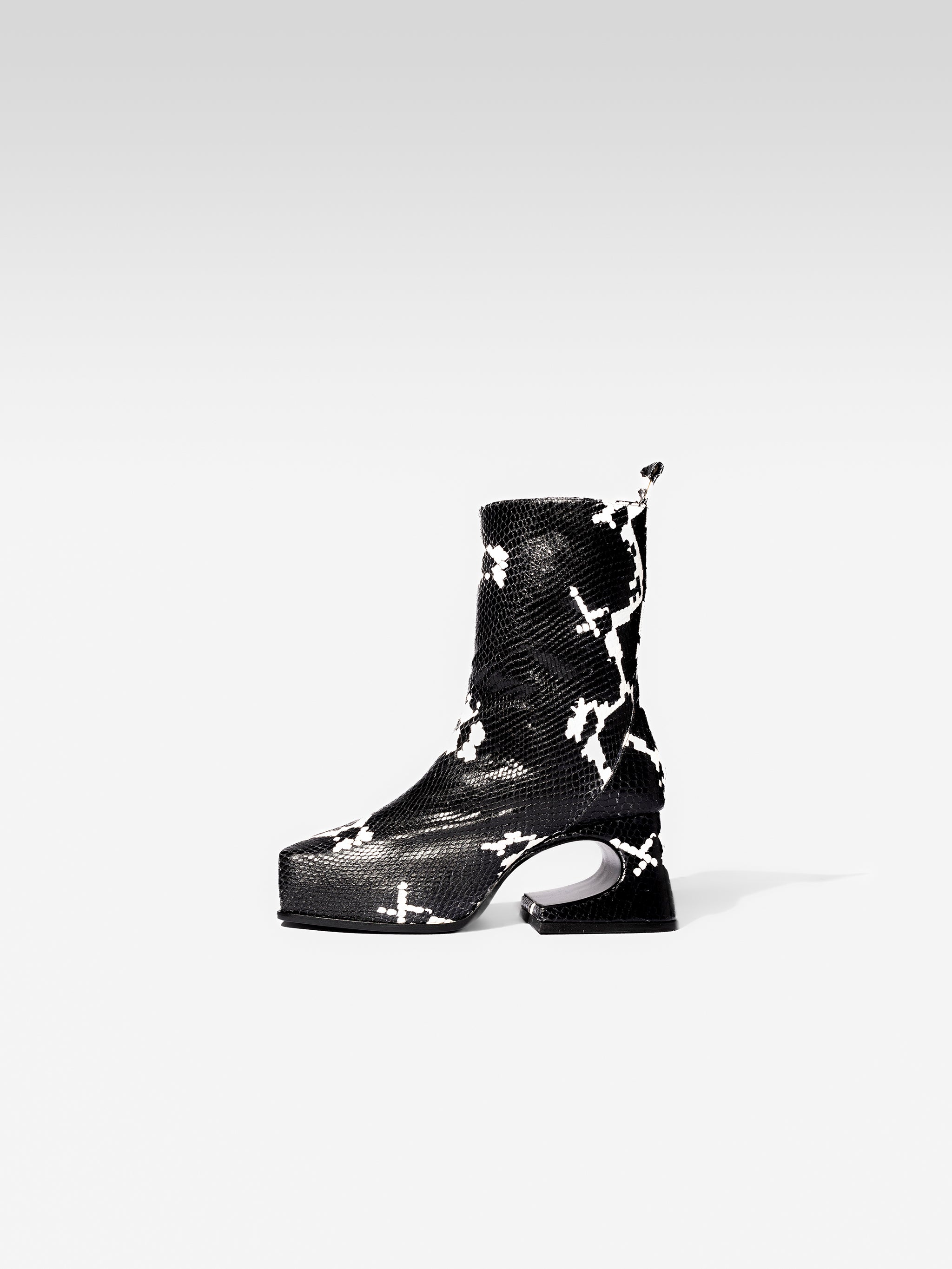 Black Snow Roxy Boots