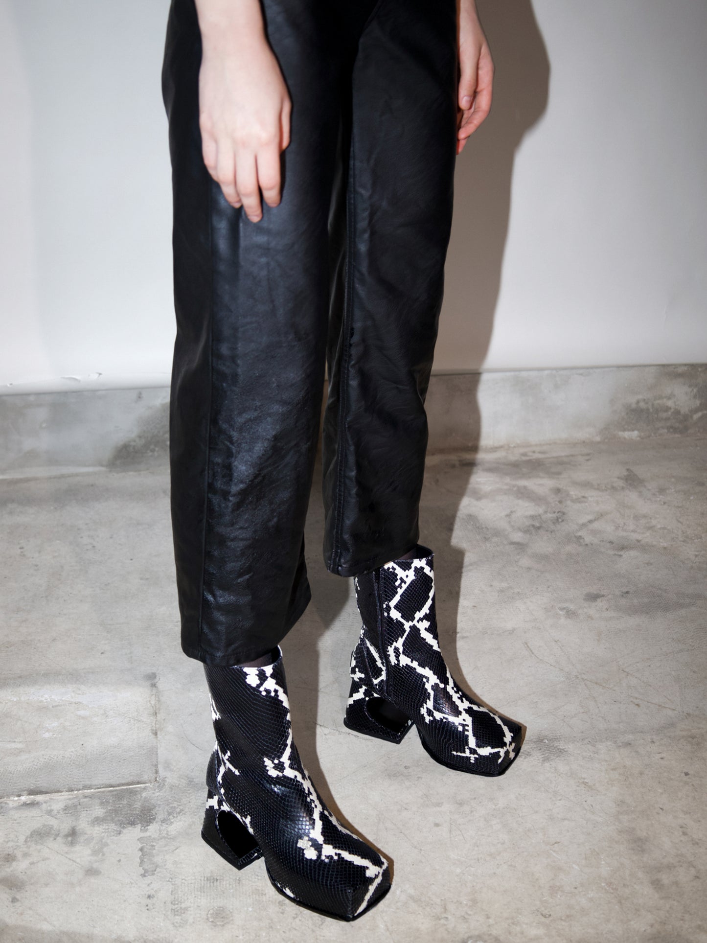 Black Snow Roxy Boots