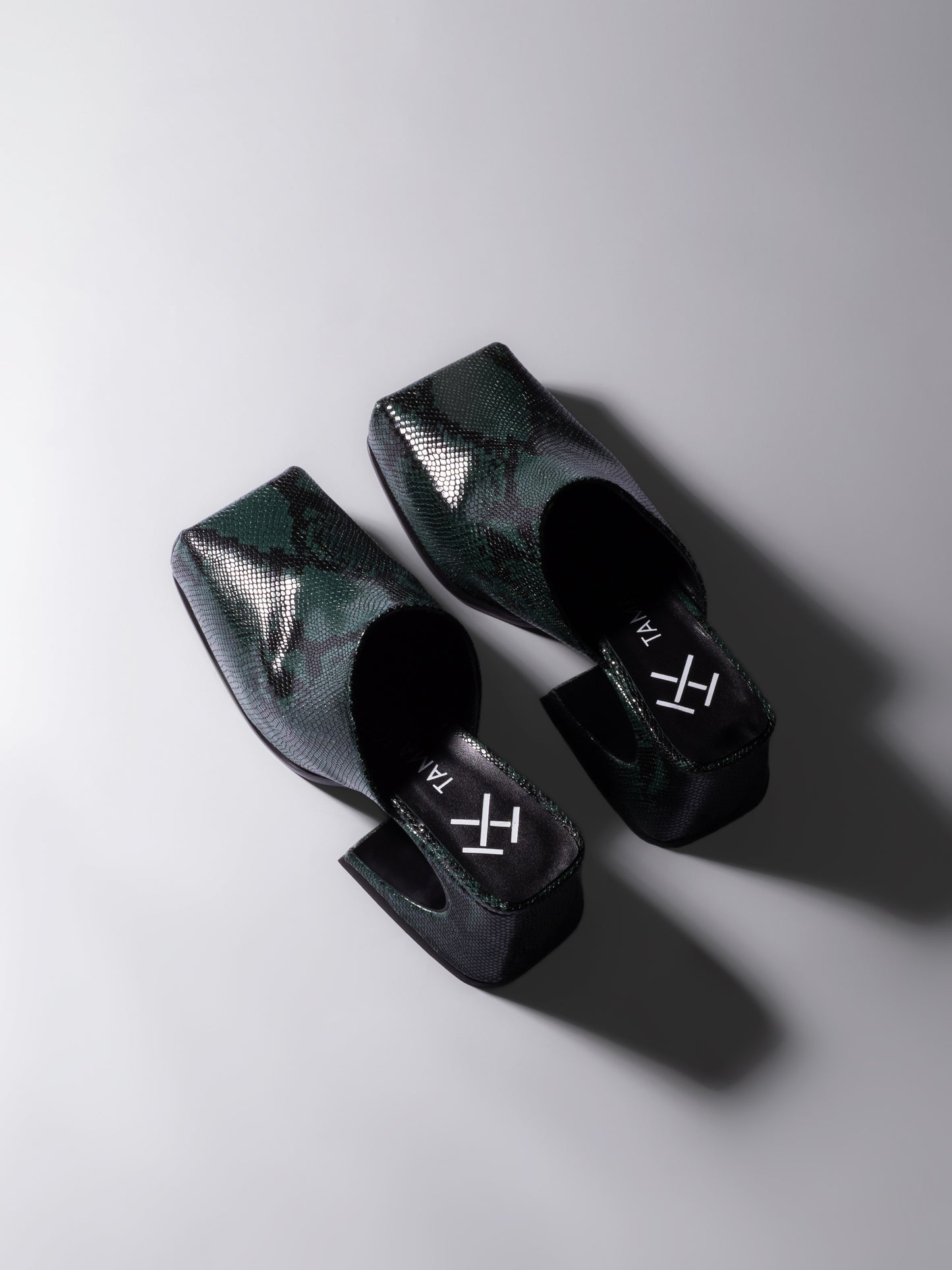 DEKEL GREEN SNAKE SASSY MULE