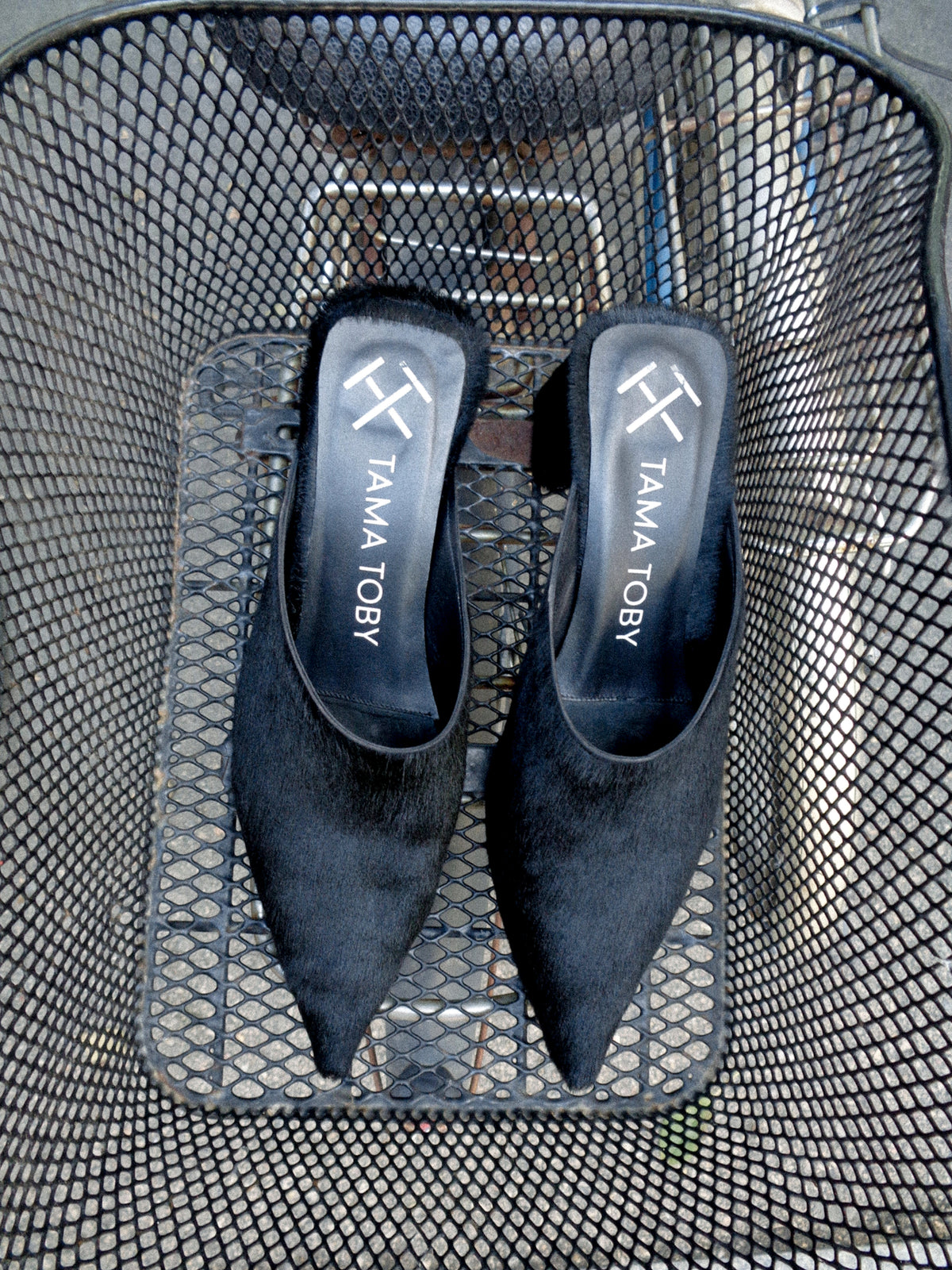 Pony Black RIRI Mule