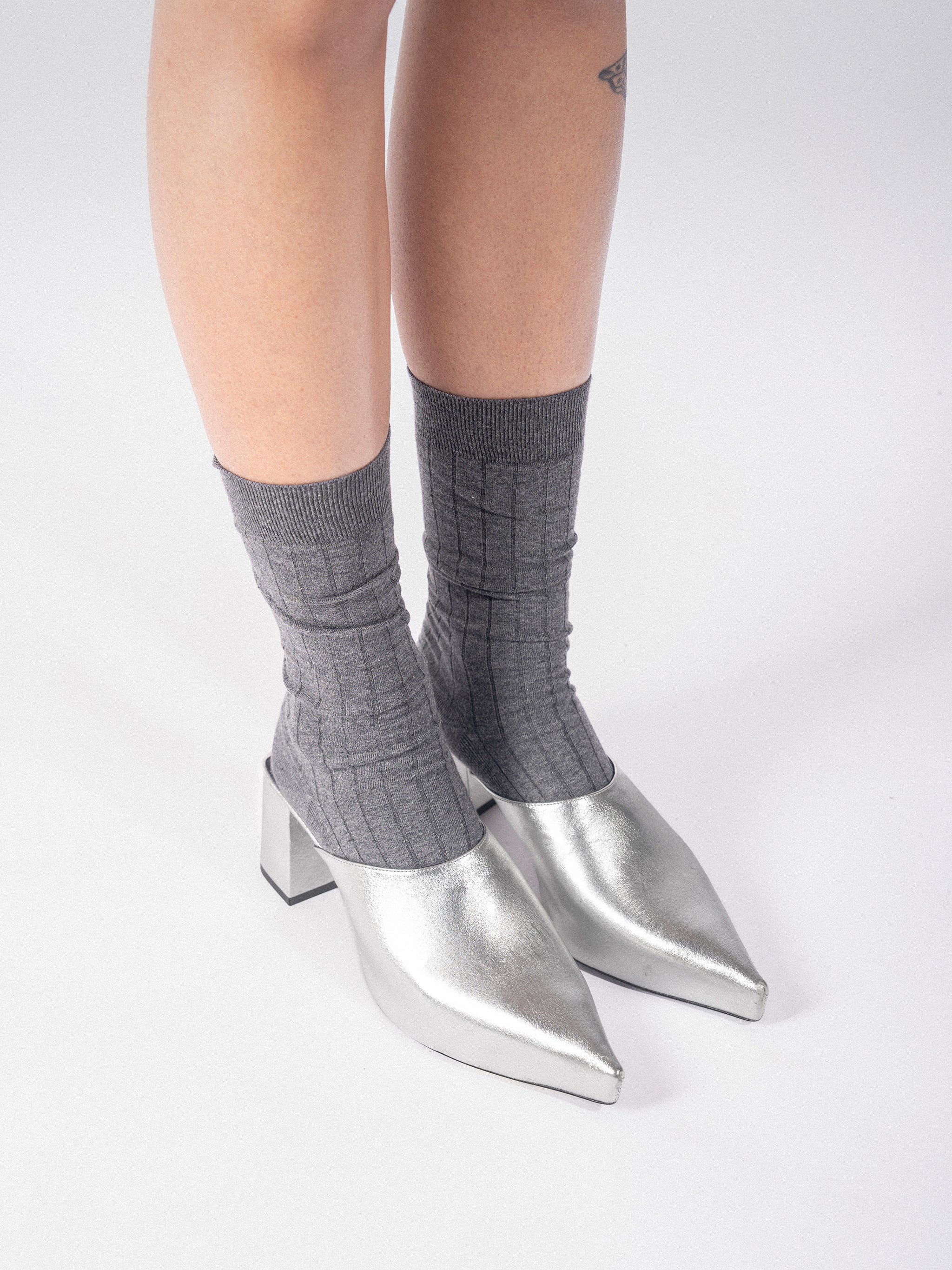 SILVER METALLIC POINTED BLOCK HEEL MULE - TAMA TOBY – TAMA TOBY