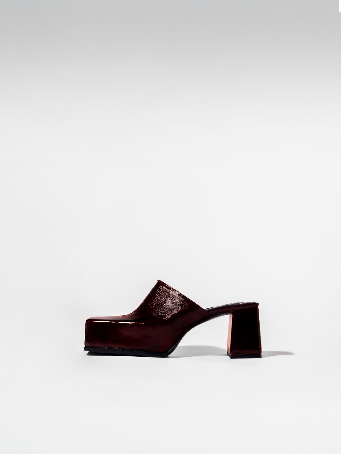PATENT BURGUNDY WINE LARA MULE