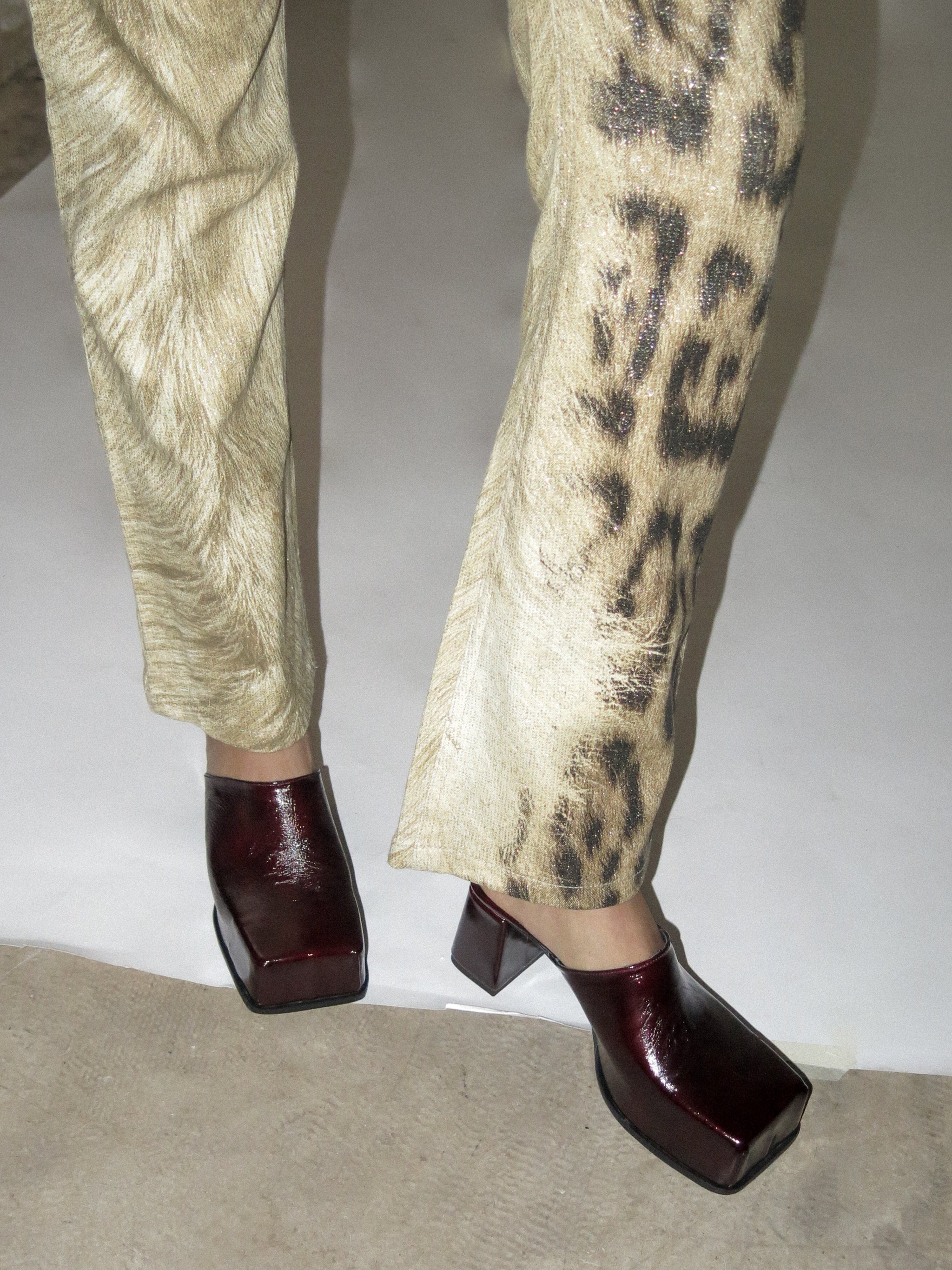 PATENT BURGUNDY WINE LARA MULE