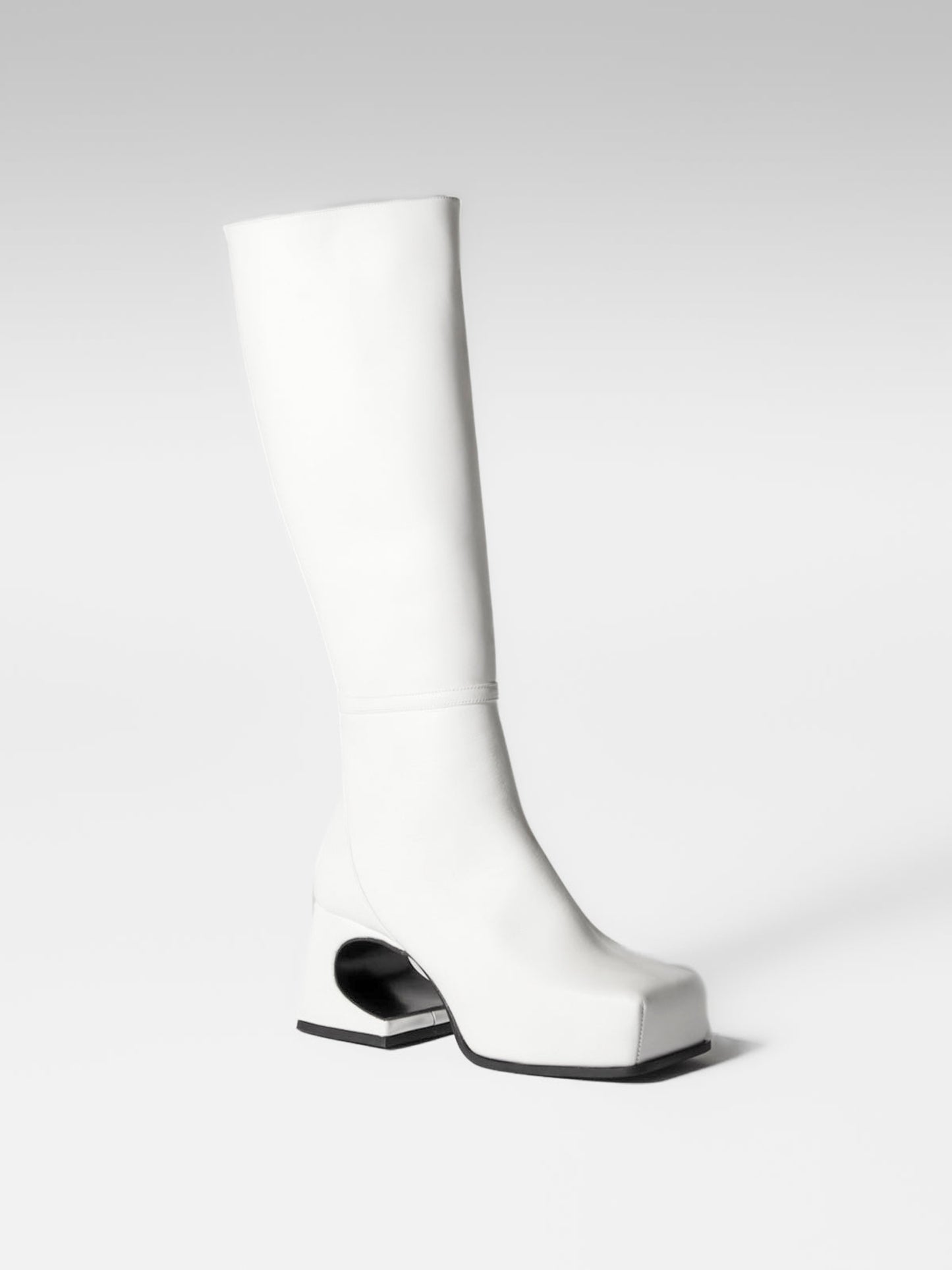 Coca White Roxy Boy Boots