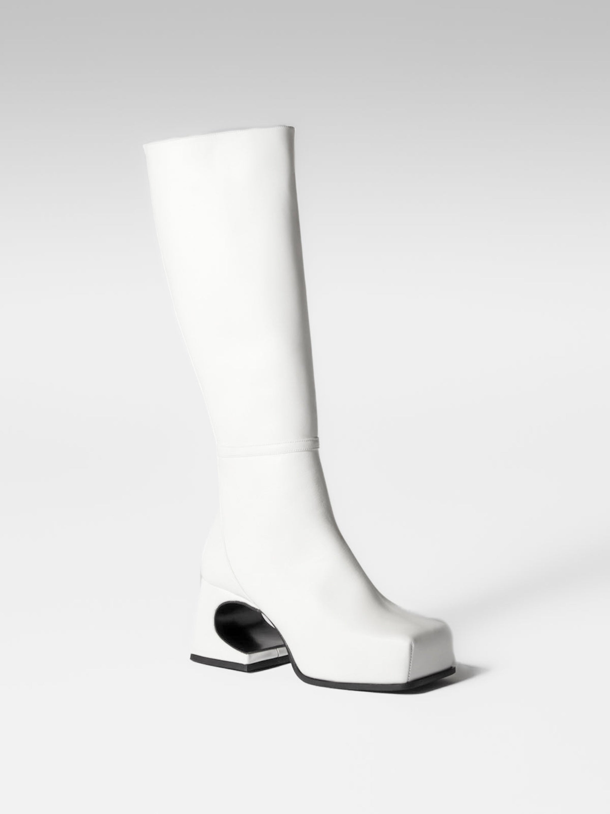 Coca White Roxy Boy Boots